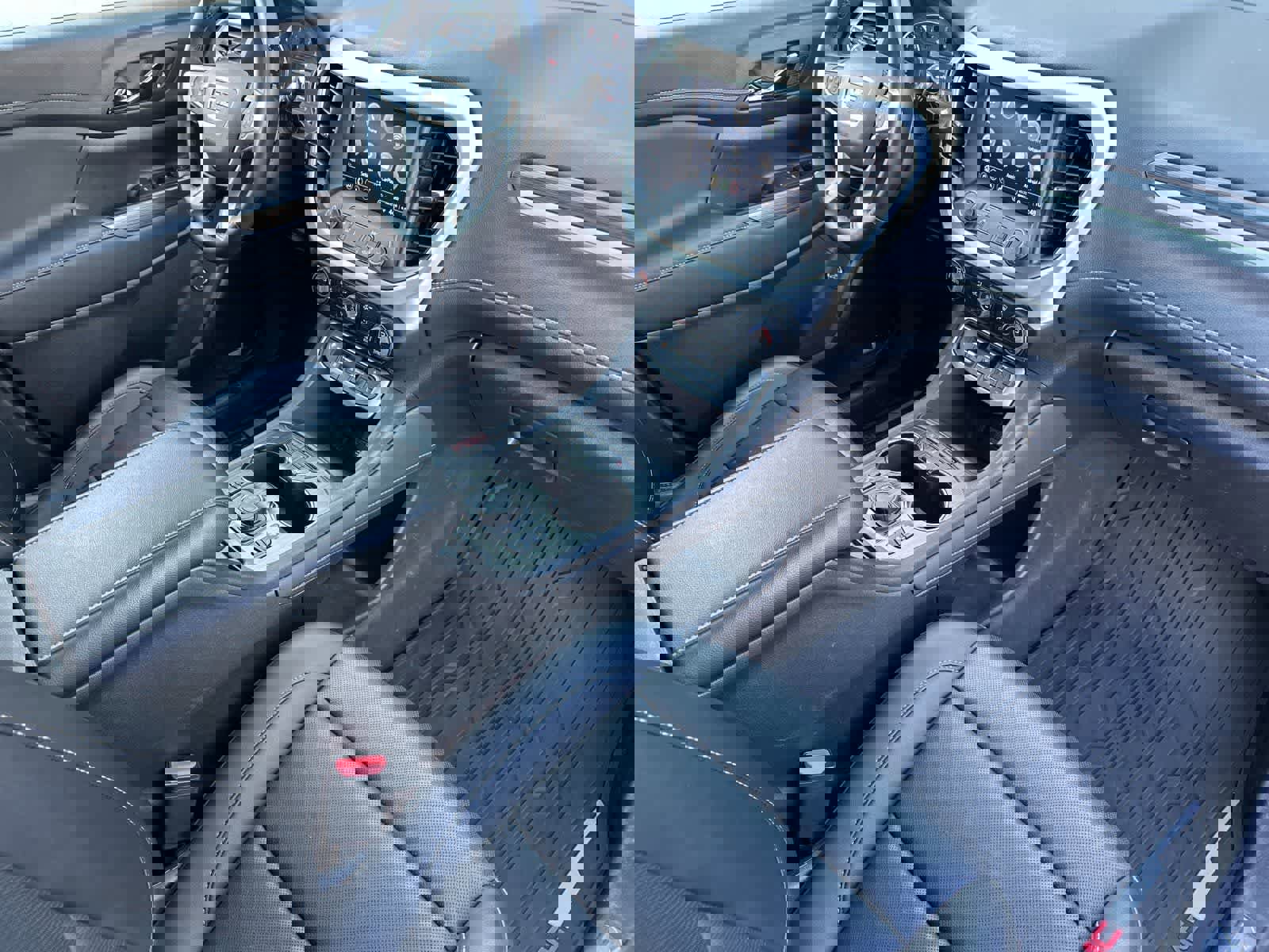 Used 2023 GMC Acadia SLT w/ Elevation Edition image 17