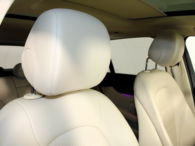 Used 2021 Mercedes-Benz GLC 300 4MATIC image 32