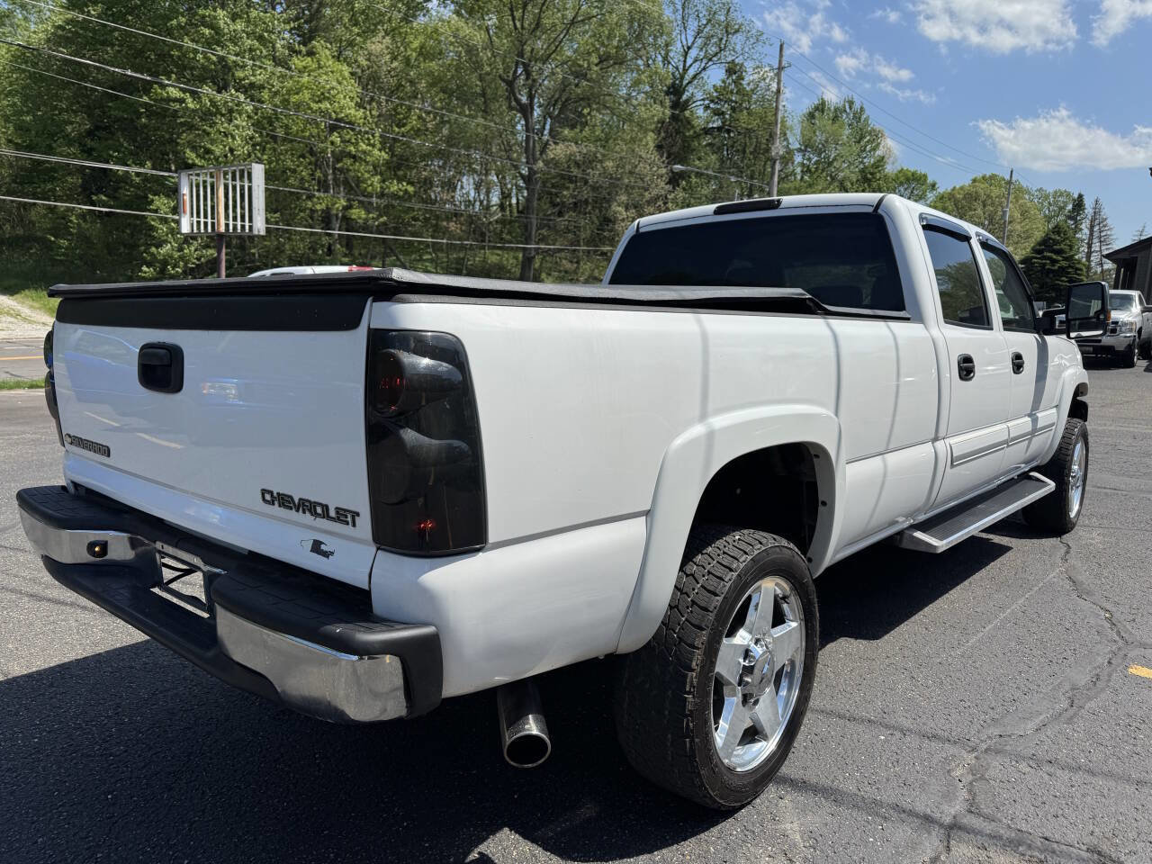 Used 2005 Chevrolet Silverado 2500 LT w/ Skid Plate Package AWD/4WD image 6