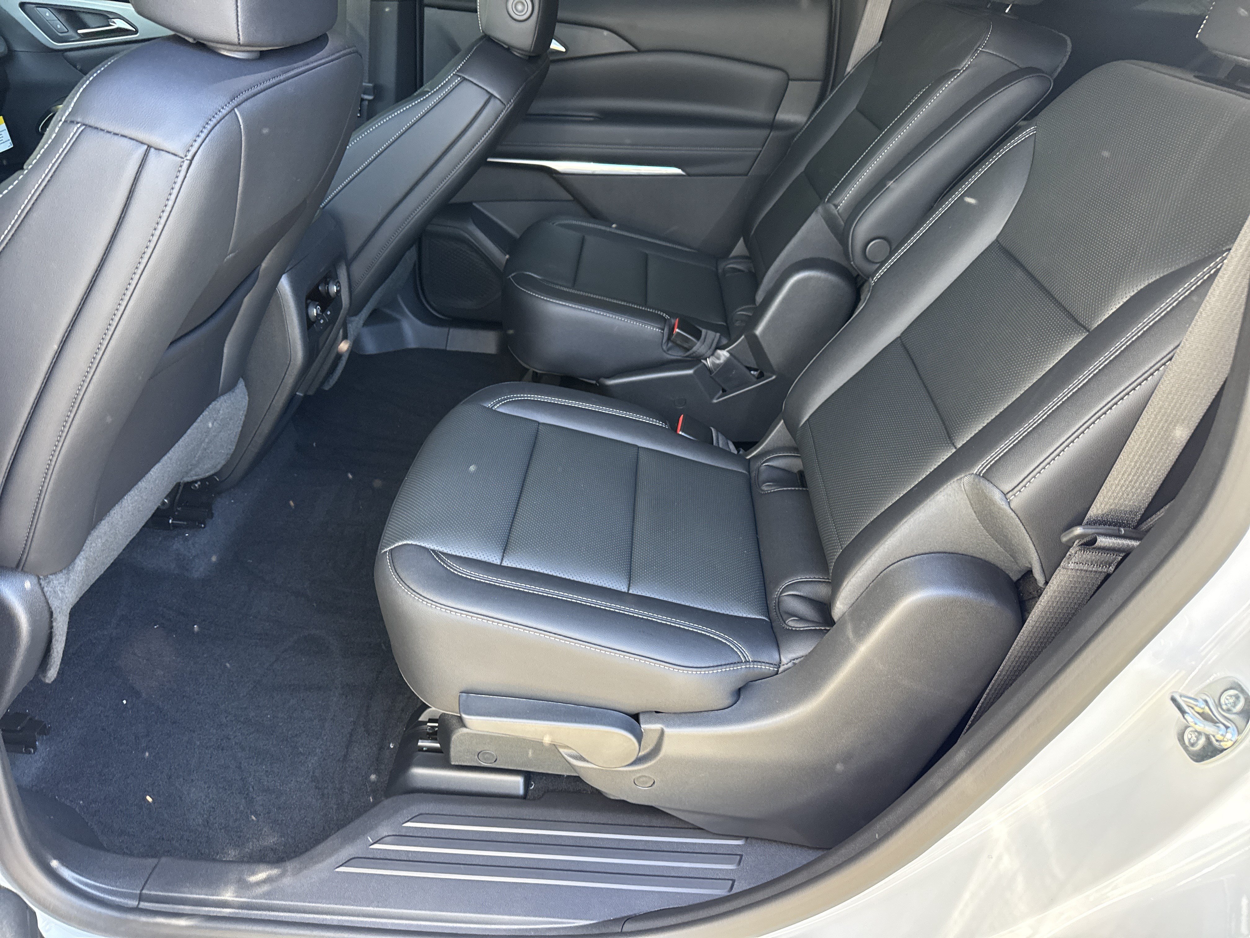 New 2027 Chevrolet Traverse LT w/ LPO, Floor Liner Package FWD image 22