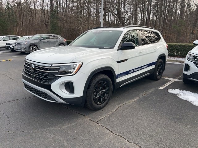 Used 2025 Volkswagen Atlas Peak Edition SE image 12