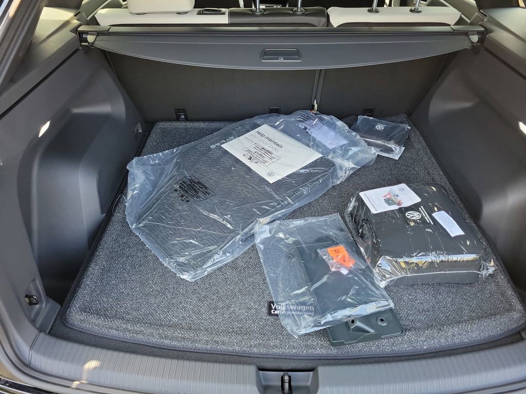 New 2026 Volkswagen Atlas Cross Sport SEL Premium R-Line image 6