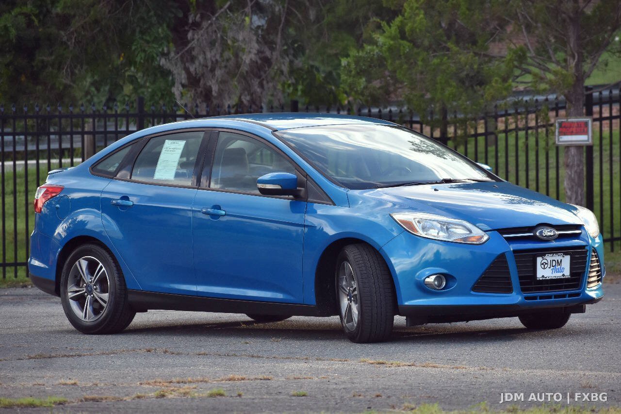 Used 2014 Ford Focus SE w/ SE Sport Package FWD image 4