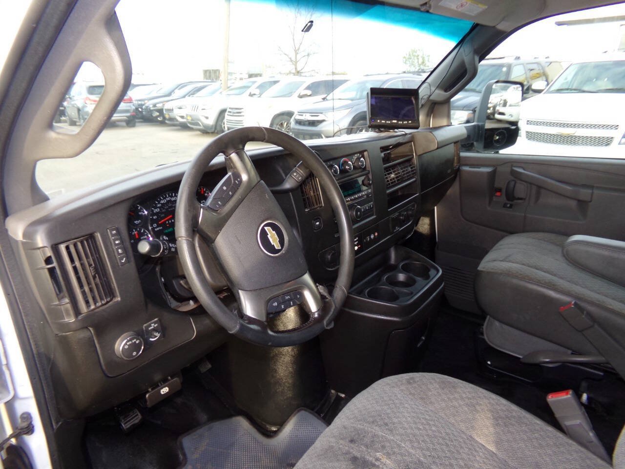 Used 2018 Chevrolet Express 3500 w/ Power Convenience Package RWD image 10