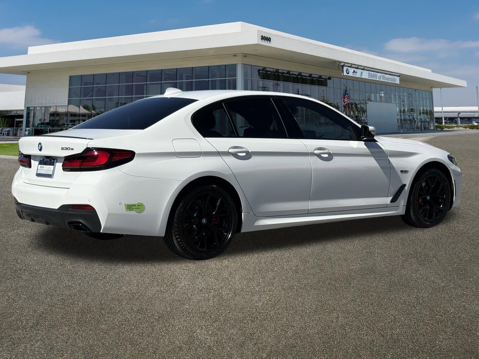 Used 2023 BMW 530e 530e iPerformance w/ M Sport Package image 11