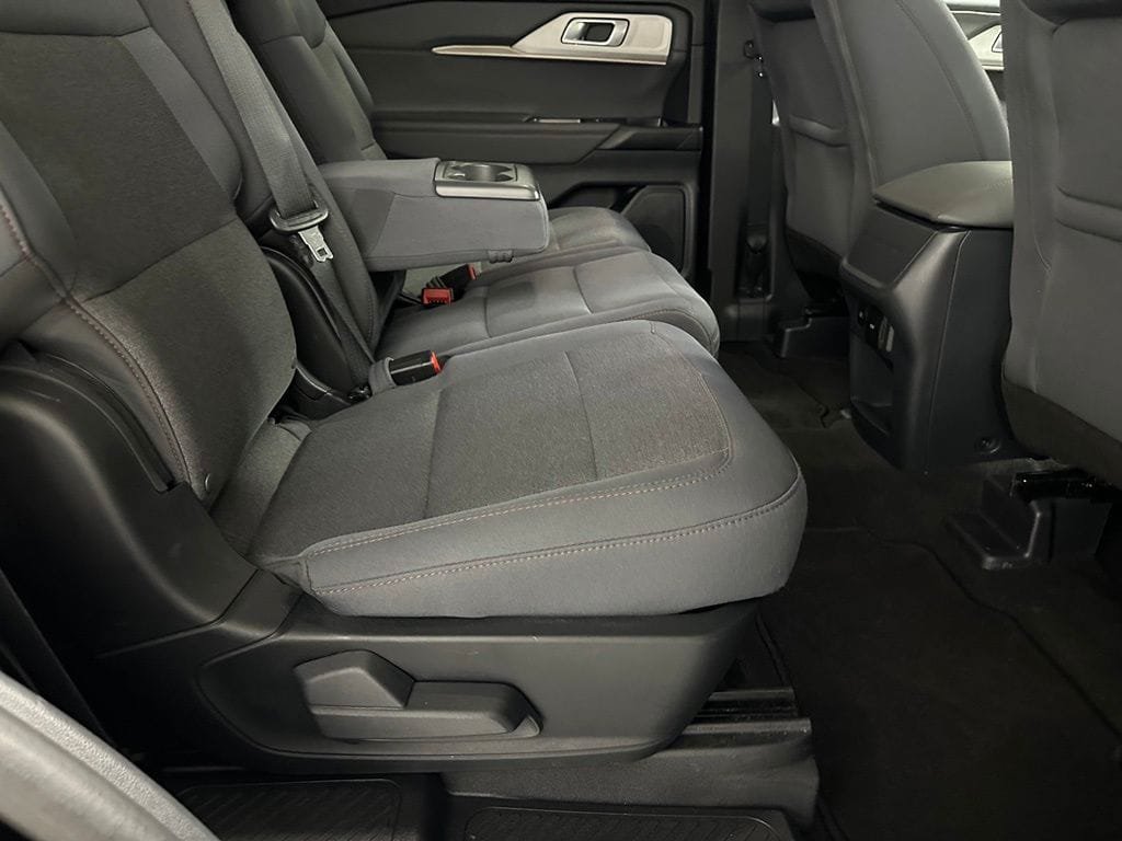 Used 2025 Ford Explorer Active AWD/4WD image 50