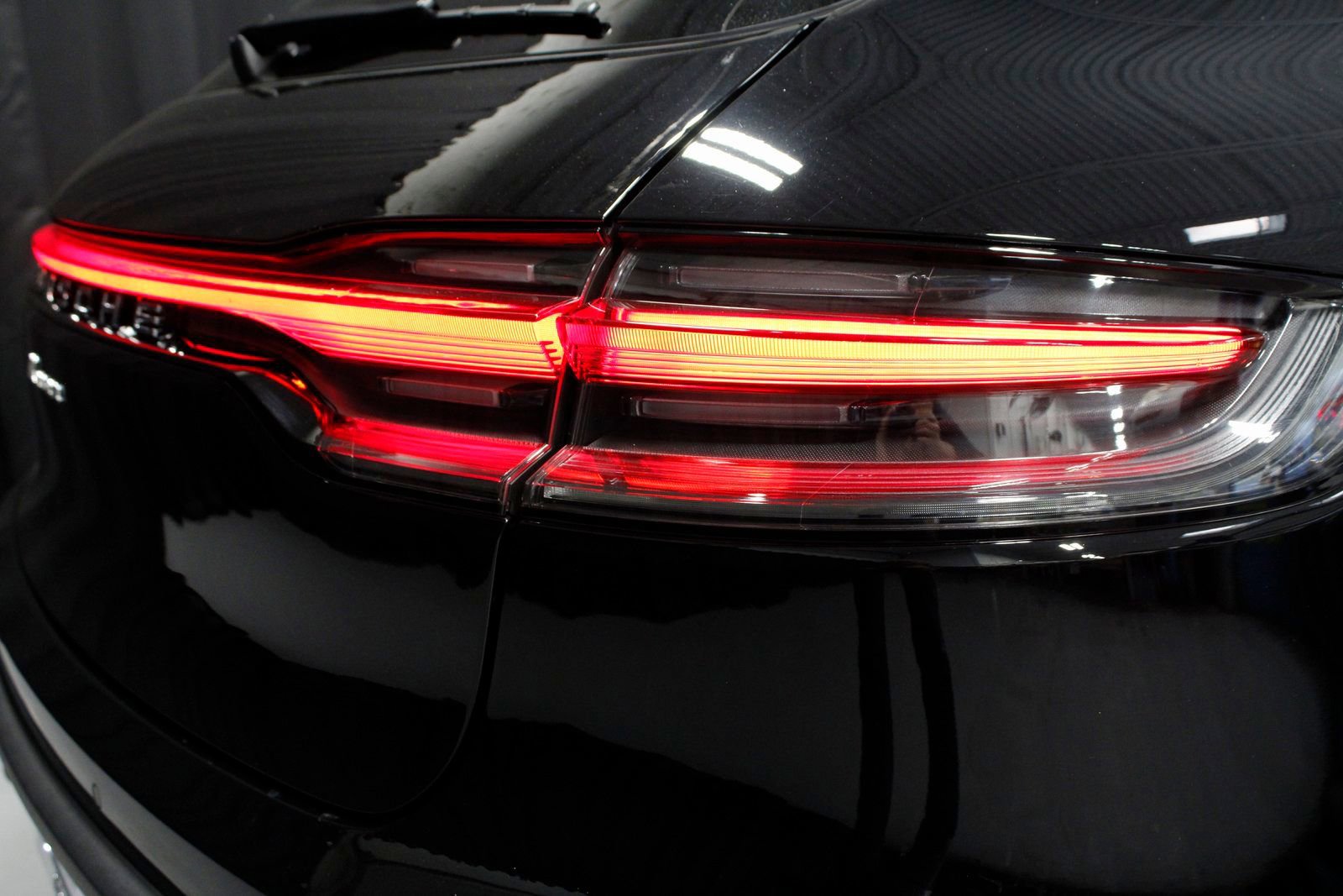 Certified 2025 Porsche Macan image 16