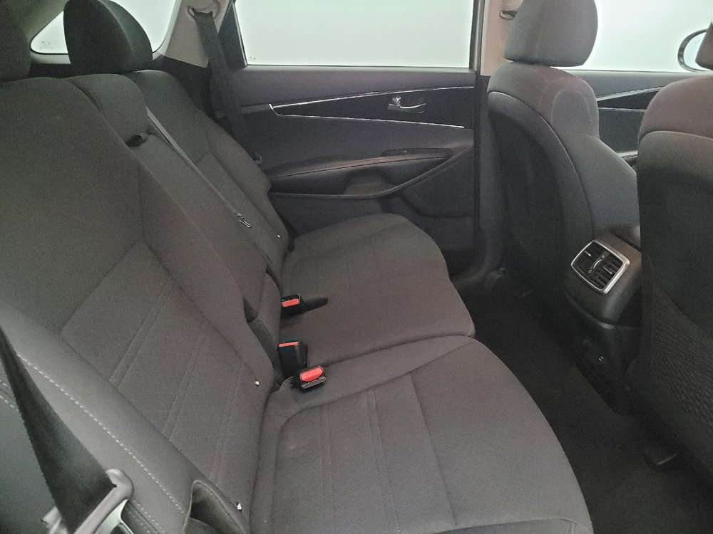 Used 2019 Kia Sorento LX image 19