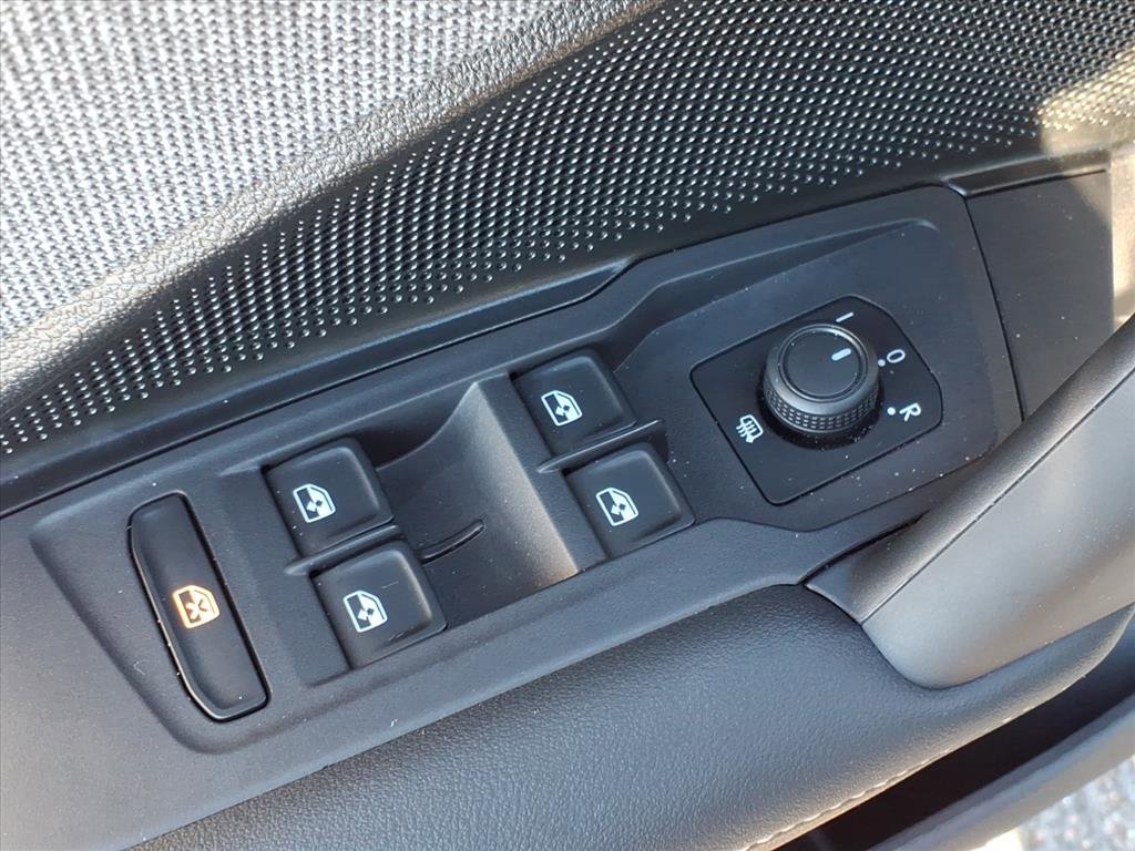 Certified 2025 Volkswagen Tiguan S image 17