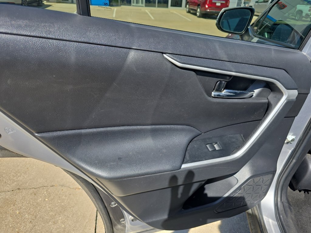 Used 2021 Toyota RAV4 XLE image 11