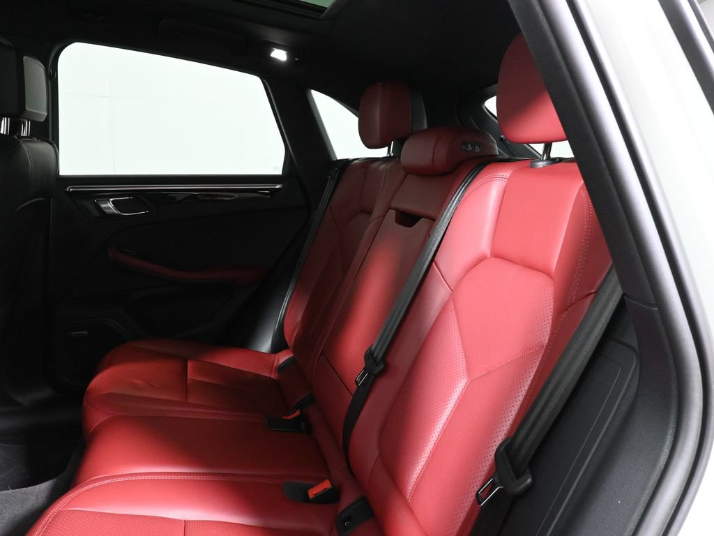 Used 2024 Porsche Macan AWD/4WD image 7