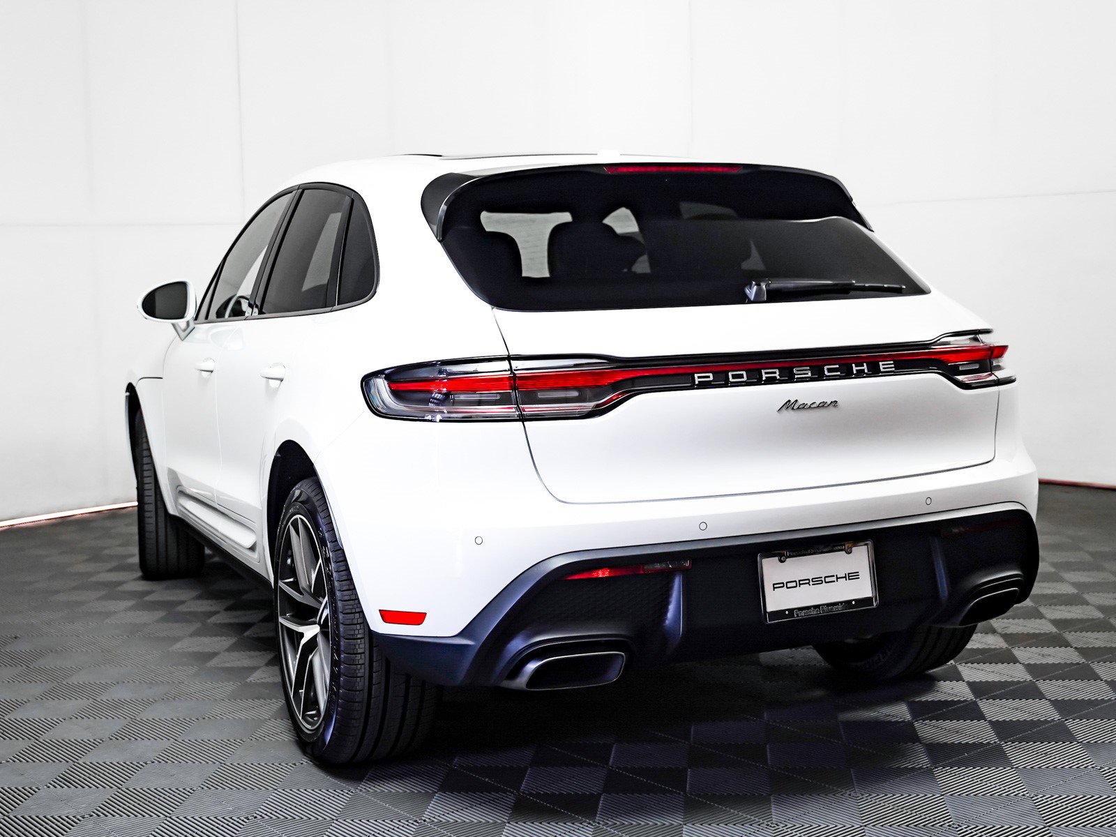 New 2026 Porsche Macan image 3