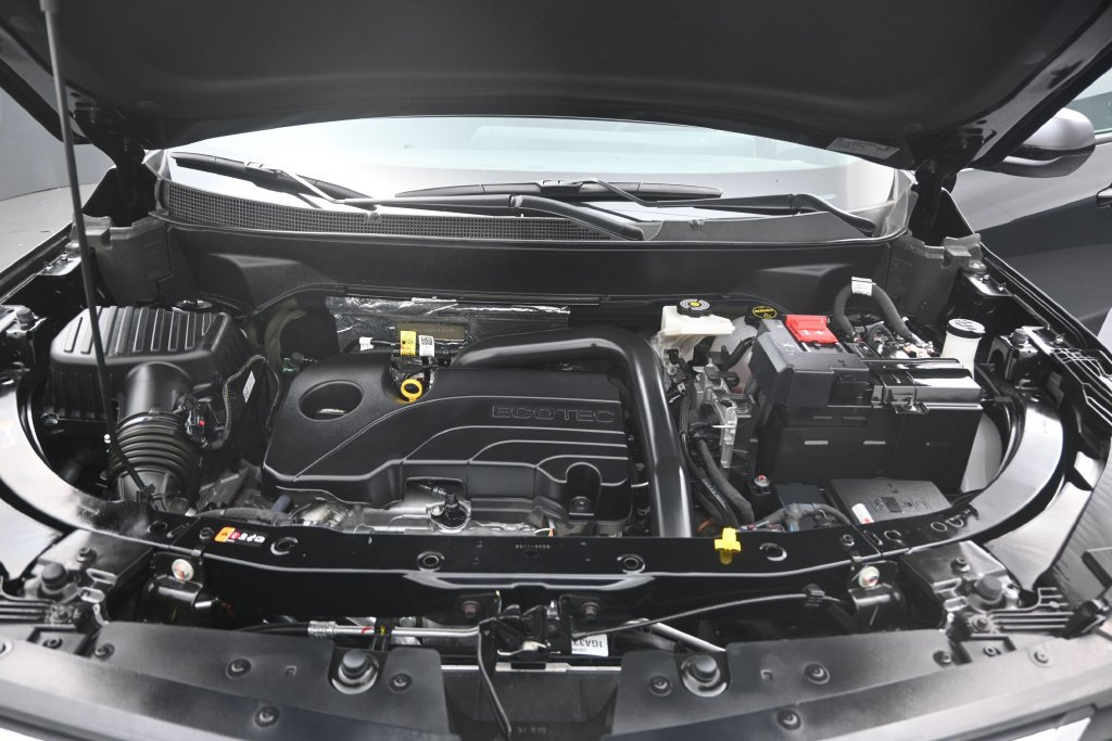 Used 2026 Chevrolet Equinox LT w/ Safety and Technology Package FWD image 11