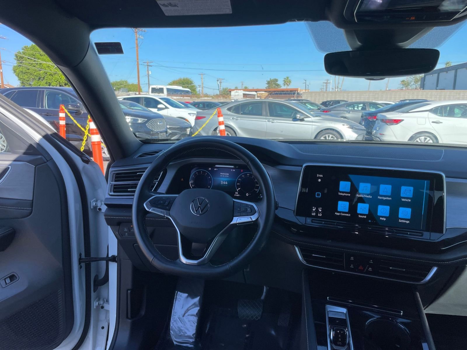 Used 2025 Volkswagen Atlas Cross Sport SE FWD image 36