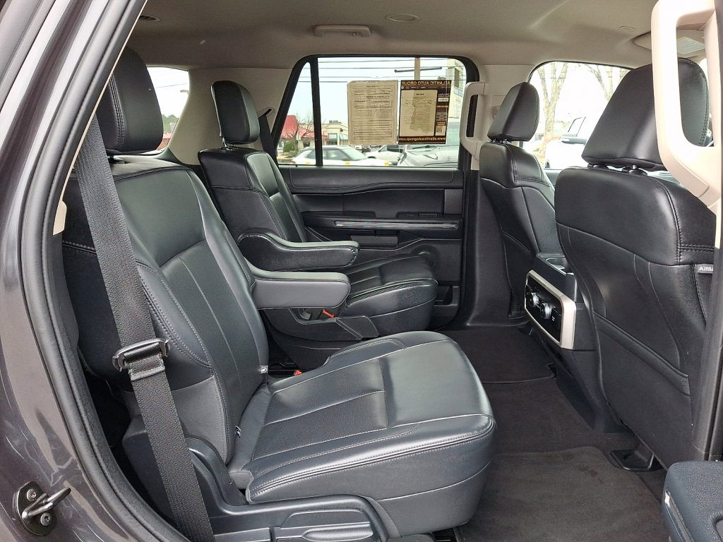 Used 2024 Ford Expedition XLT image 15