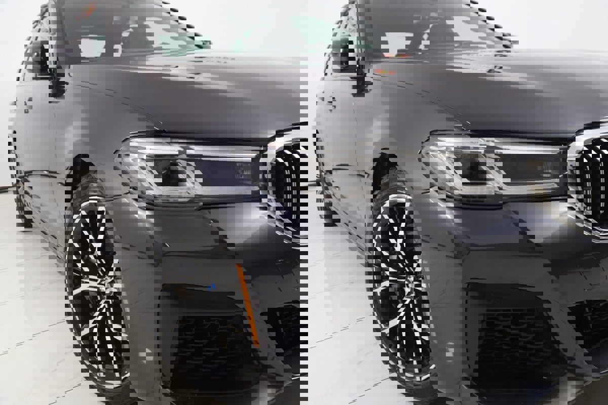 Used 2023 BMW 540i xDrive w/ M Sport Package image 17