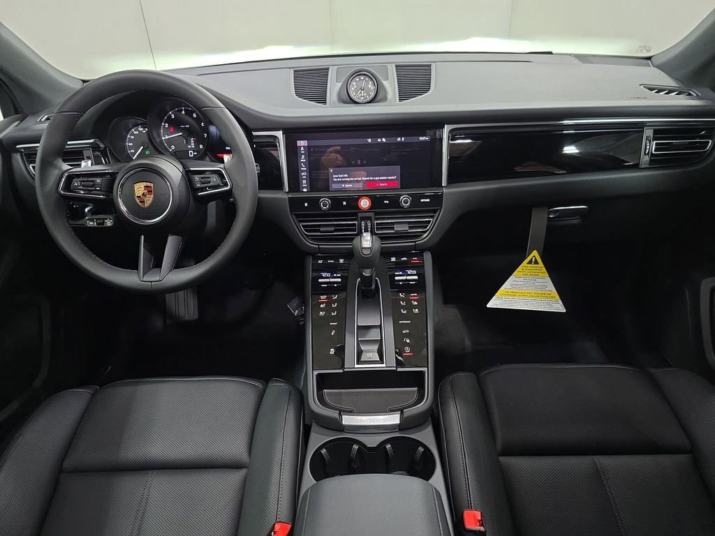 Certified 2025 Porsche Macan image 13
