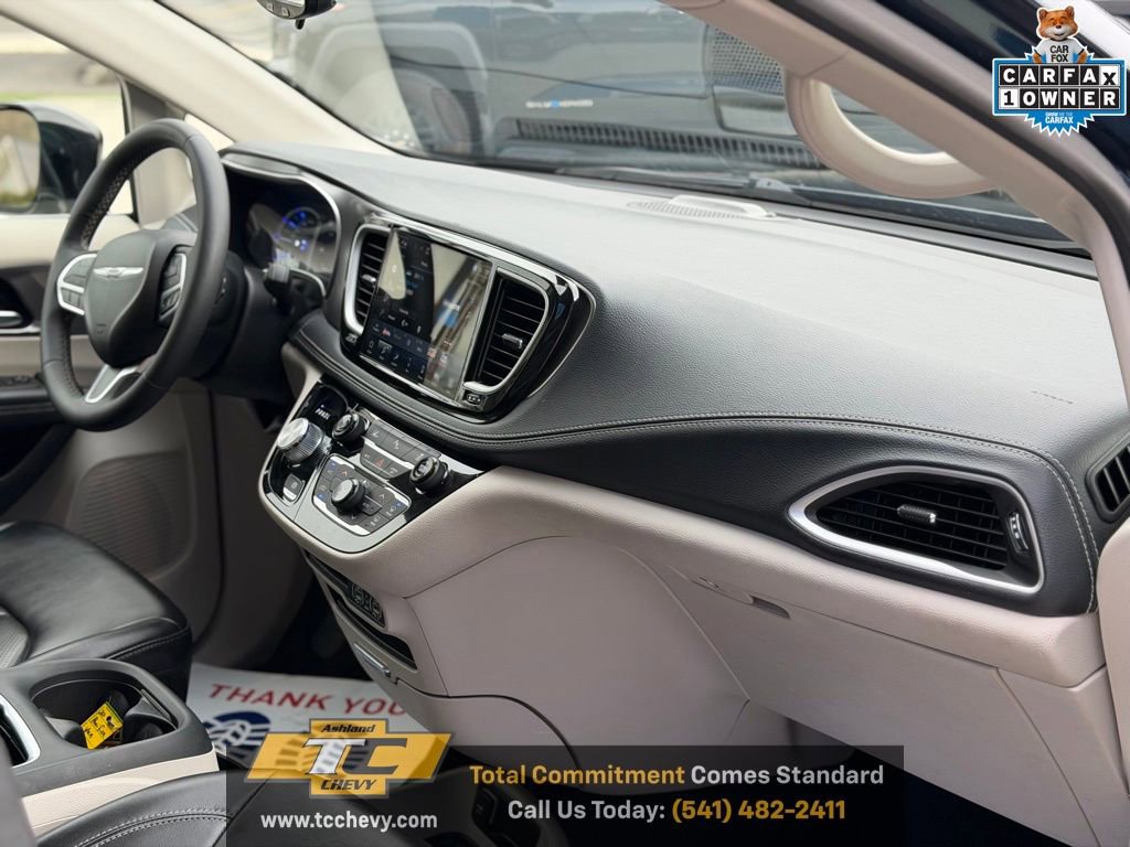 Used 2024 Chrysler Pacifica Select image 15