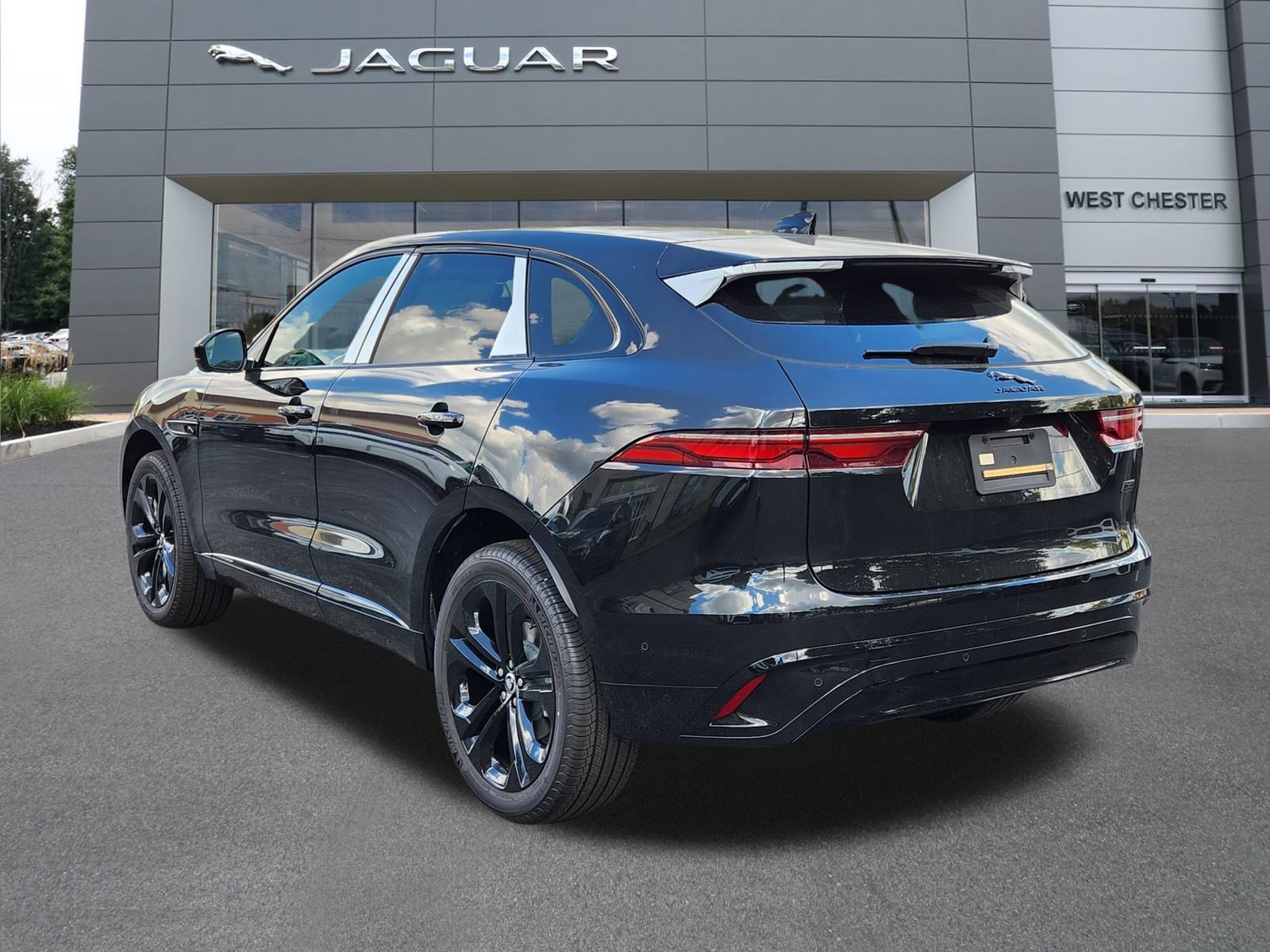 New 2026 Jaguar F-PACE R-Dynamic S image 3