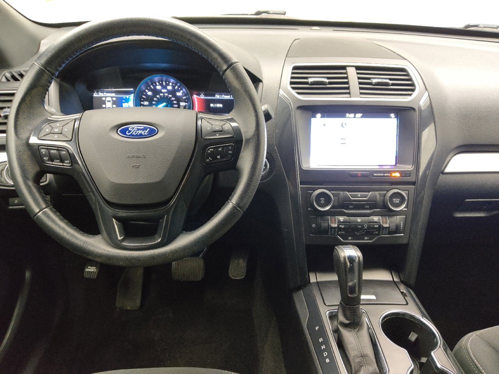 Used 2017 Ford Explorer XLT w/ Equipment Group 201A AWD/4WD image 22