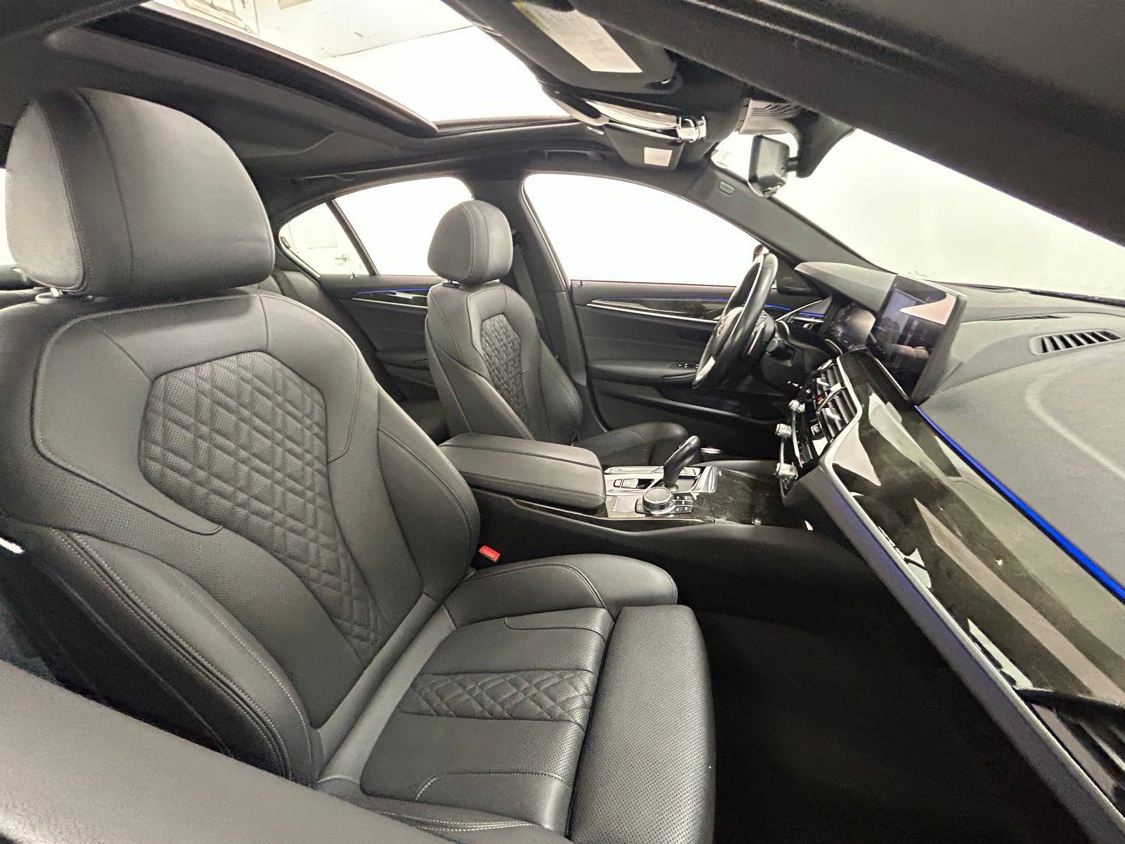 Used 2023 BMW 540i xDrive w/ Premium Package image 41