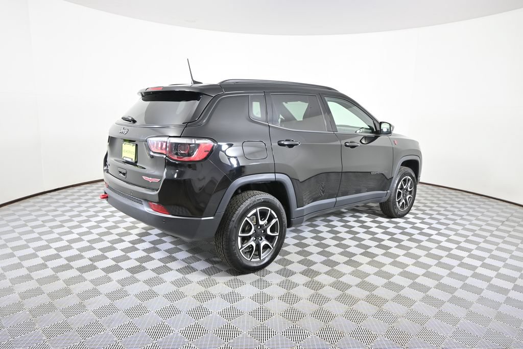 Used 2024 Jeep Compass Trailhawk AWD/4WD image 6