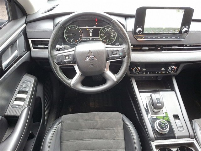 Used 2024 Mitsubishi Outlander SE Black Edition image 11