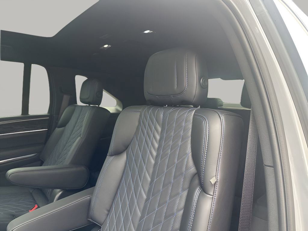 New 2026 Cadillac Escalade IQ Luxury 1 w/ LPO, Floor Liner Package AWD/4WD image 20