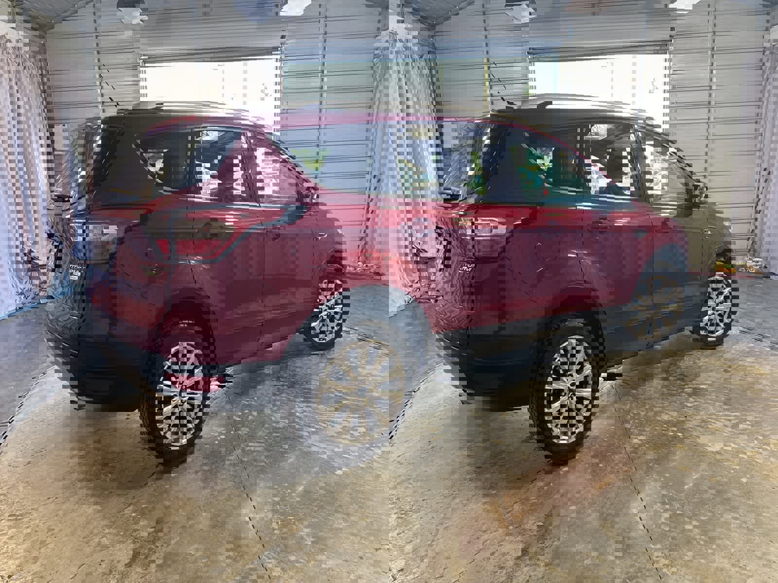 Used 2017 Ford Escape Titanium image 4