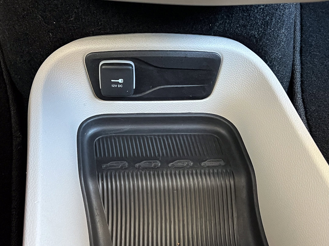 Used 2024 Chrysler Pacifica Touring-L image 28