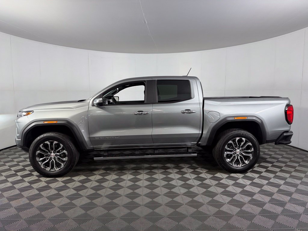Used 2024 GMC Canyon Denali AWD/4WD image 9