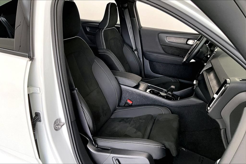Certified 2023 Volvo C40 P8 Recharge Plus AWD/4WD image 8