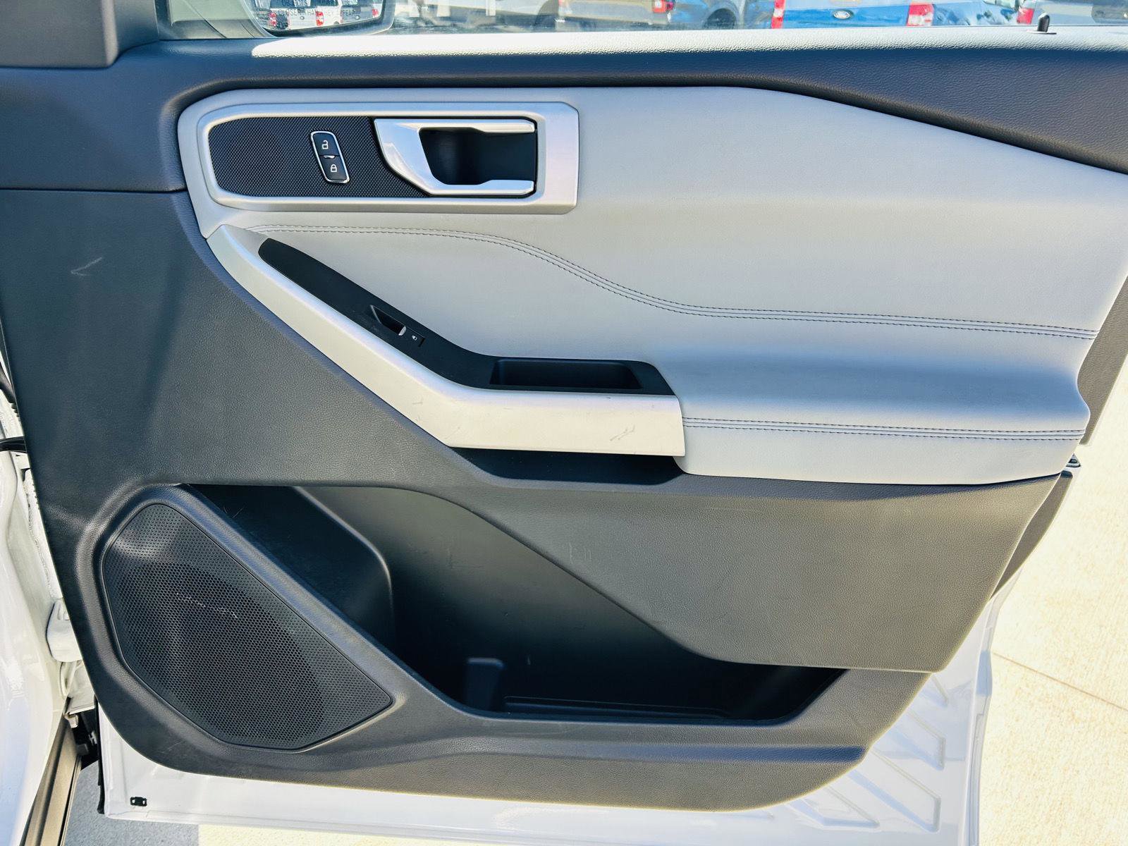 Used 2022 Ford Explorer XLT w/ Equipment Group 202A AWD/4WD image 33