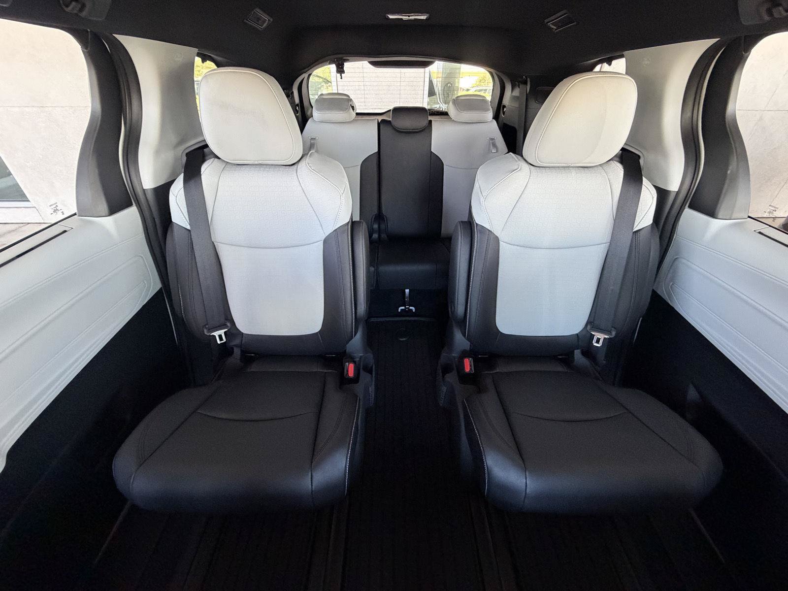 New 2026 Toyota Sienna XSE FWD image 23