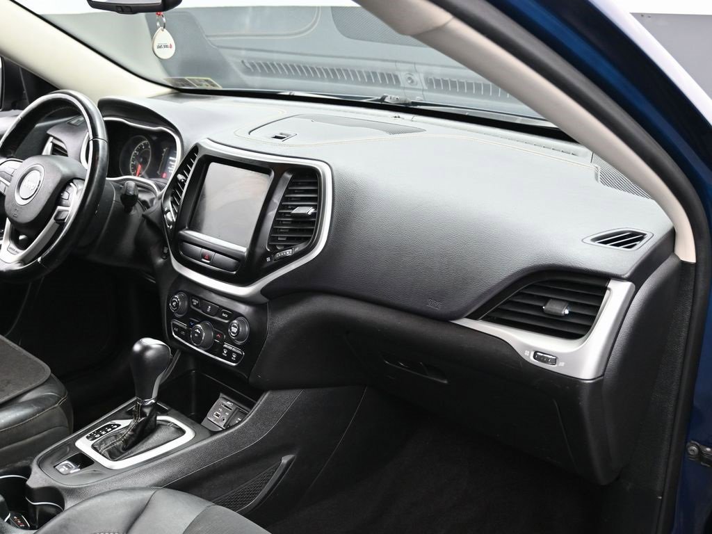 Used 2018 Jeep Cherokee Latitude Plus image 31