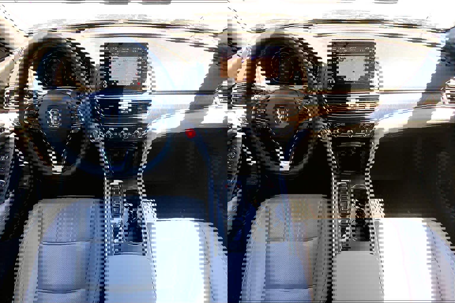 Used 2018 Honda Accord Touring image 16