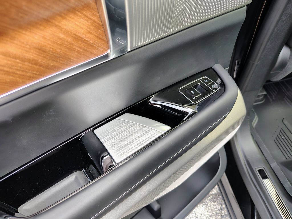 New 2027 Cadillac Vistiq Premium Luxury w/ LPO, Floor Liner Package AWD/4WD image 33