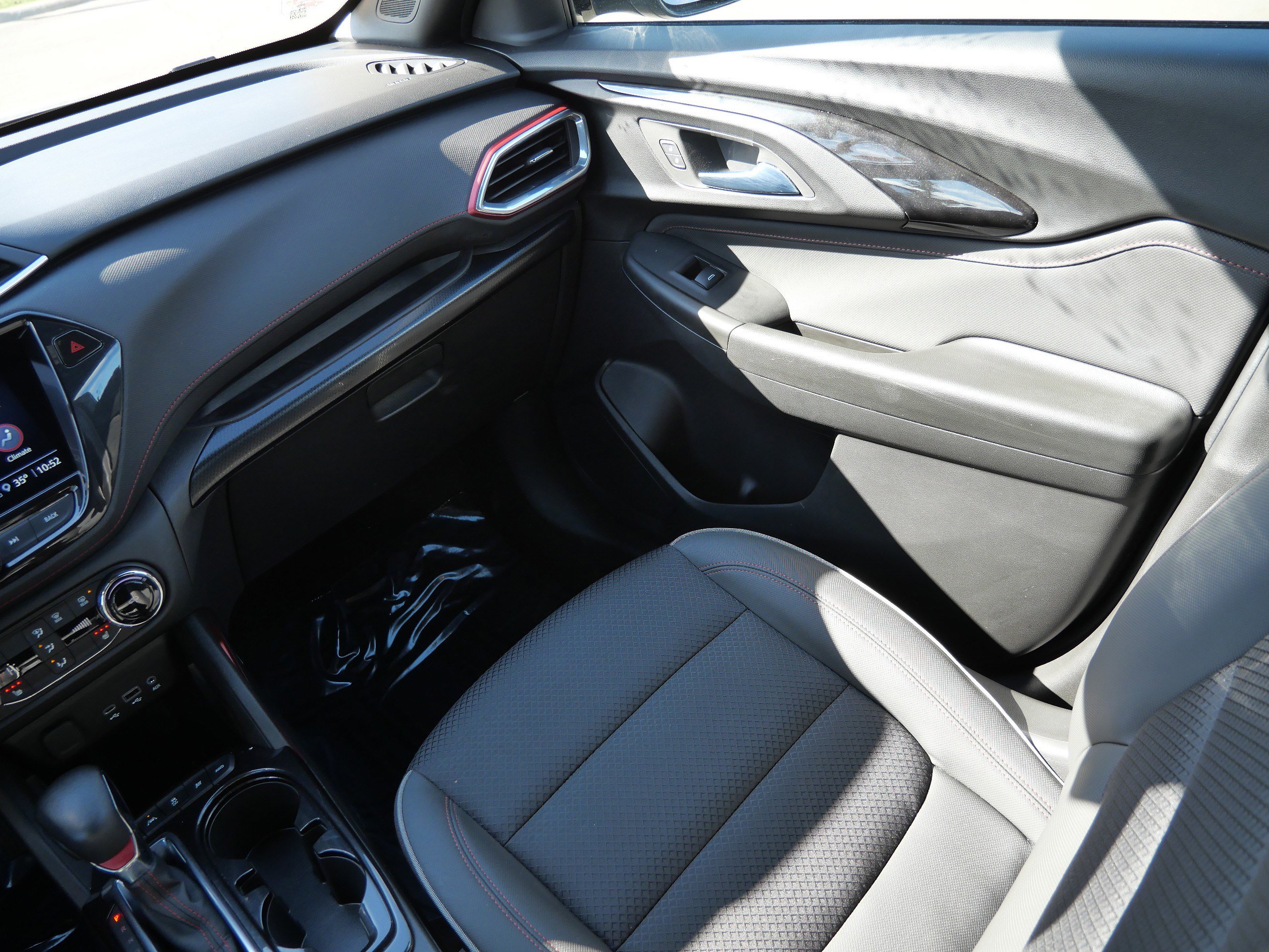 Used 2023 Chevrolet TrailBlazer RS w/ Convenience Package image 11