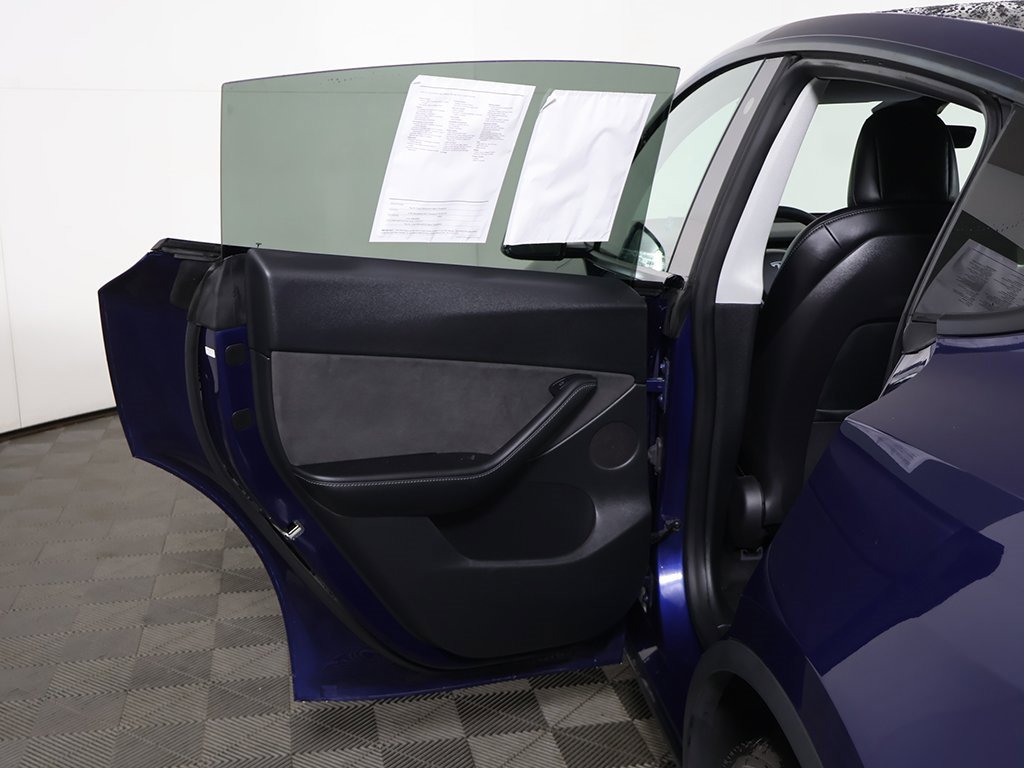 Used 2022 Tesla Model Y Long Range image 22