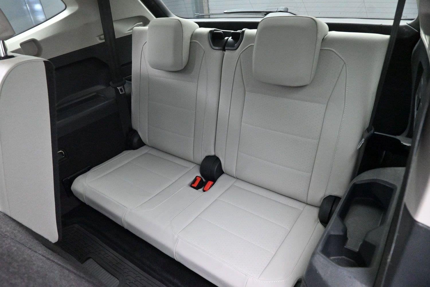 Used 2020 Volkswagen Tiguan SE w/ Panoramic Sunroof Package FWD image 31
