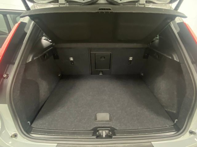 Used 2025 Volvo XC40 B5 Core AWD/4WD image 9