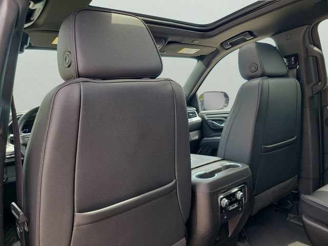 Used 2024 GMC Yukon XL Denali AWD/4WD image 9