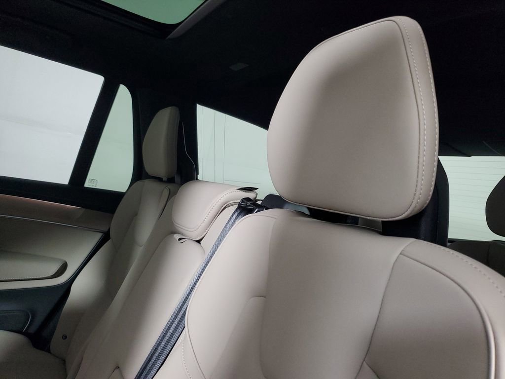 Certified 2025 Volvo XC90 B6 Plus image 15