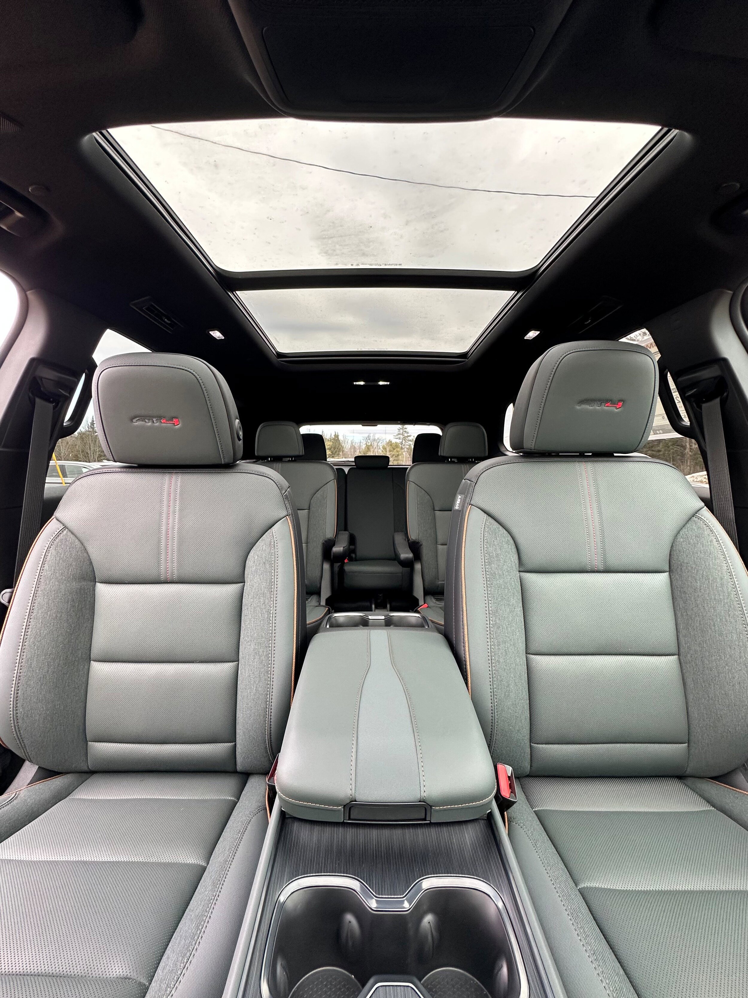New 2026 GMC Acadia AT4 w/ Luxury Package AWD/4WD image 9