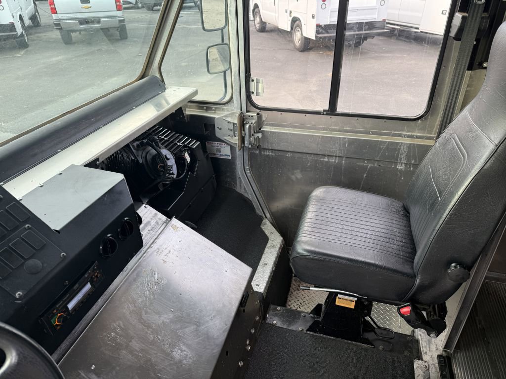 Used 2017 Ford E-350 and Econoline 350 Super Duty w/ A/C Prep Package RWD image 14