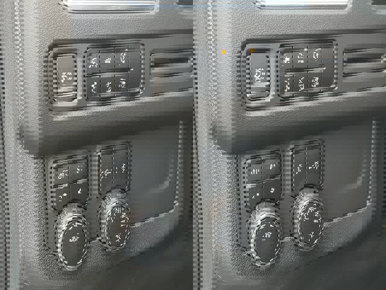 Used 2023 Chevrolet Suburban Z71 w/ Luxury Package image 35