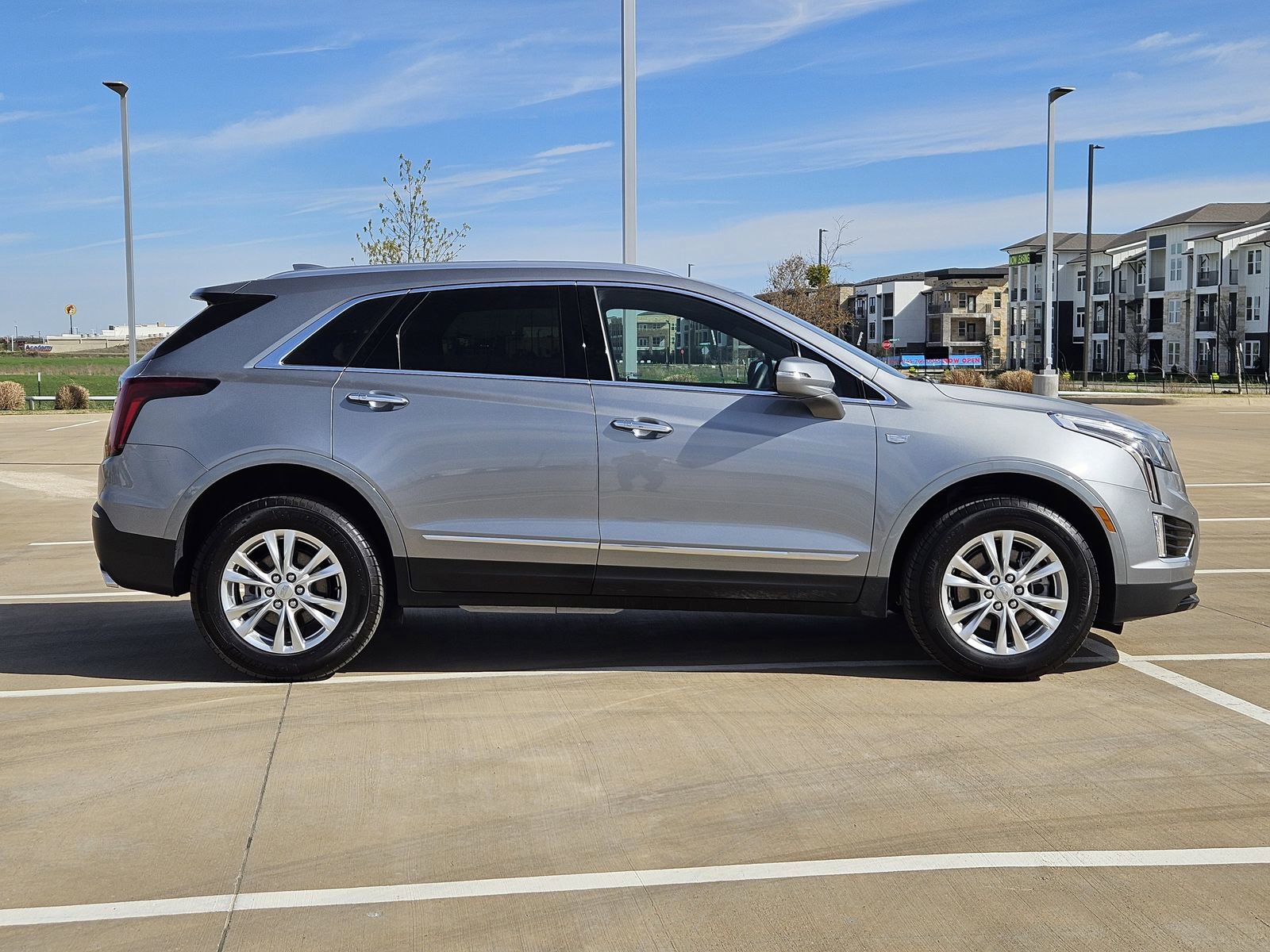 New 2026 Cadillac XT5 Luxury image 7