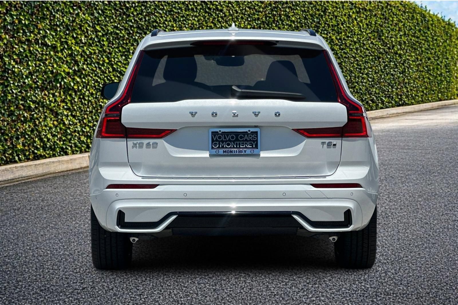 New 2026 Volvo XC60 T8 Plus w/ Protection Package Premier AWD/4WD image 5