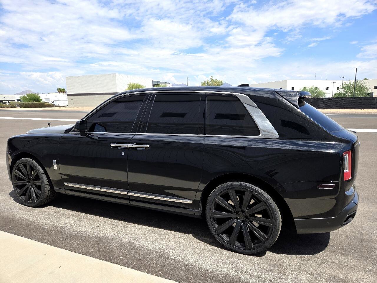 Used 2020 Rolls-Royce Cullinan Black Badge image 31