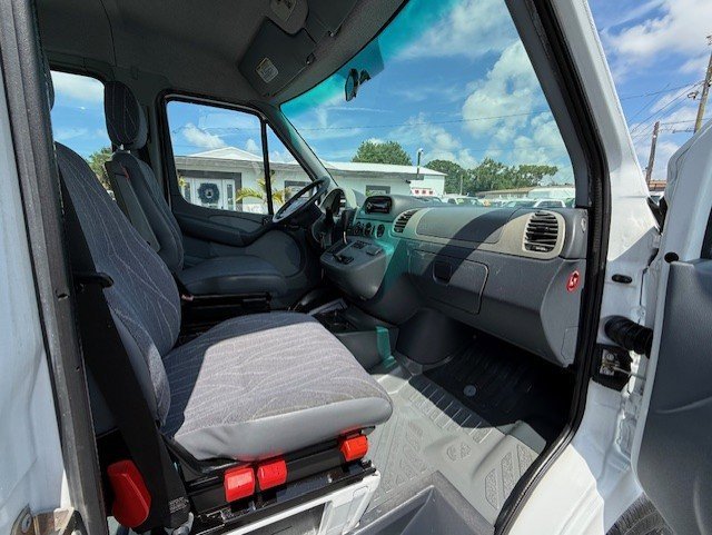 Used 2003 Dodge Sprinter 2500 RWD image 17